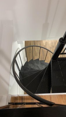 A Compact Staircase Design Maximizing Space Efficiency